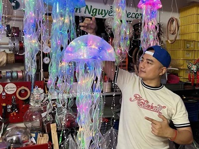 Lồng đèn con sứa xà cừ đèn Led [2 Size - 5 màu chọn] LDEN-NHUA-04